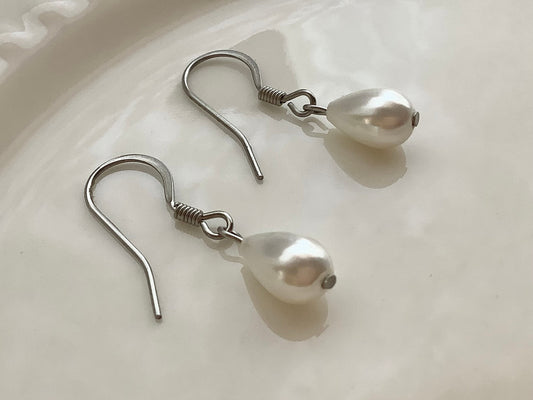 Dainty pearl earrings, white pearl teardrop dangles  for formal or everyday earrings, stainless steel hooks, minimalist wedding, prom