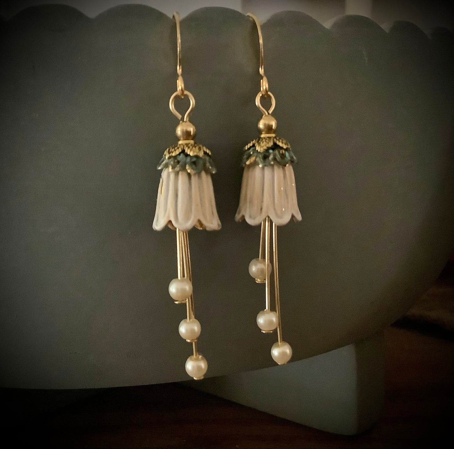 White Flower Dangle Earrings, Vintage Style Flower Dangle Earrings, Lily Dangle Earrings, Tulip, Flower Dangle Earrings, Glass Seed Pearls